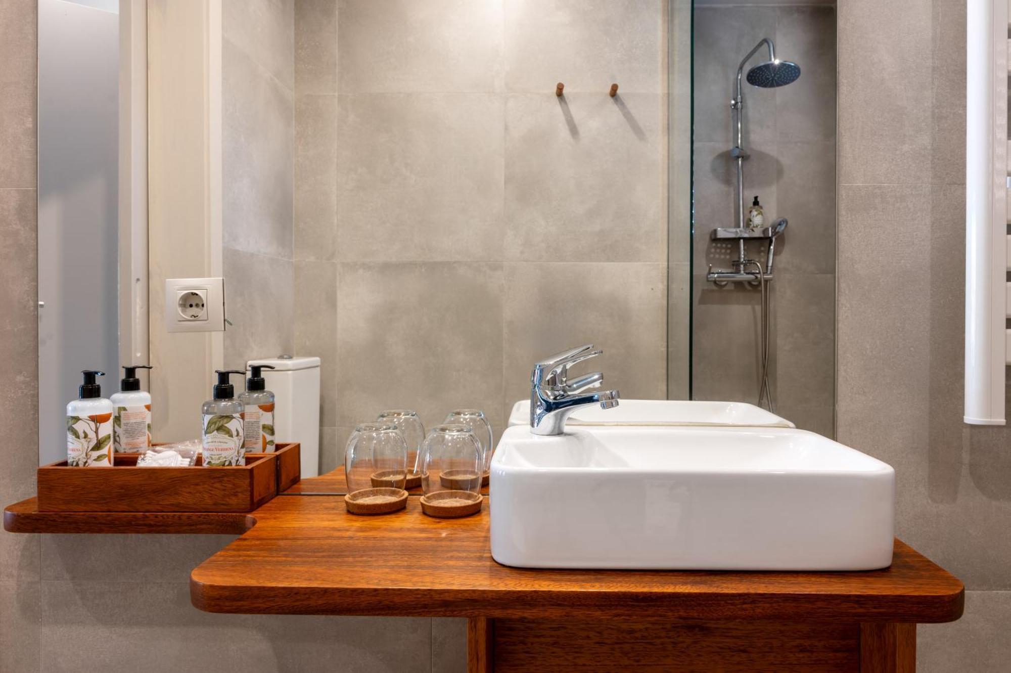 Dourwin - Riverside Suites - Adults Only Penafiel Room photo