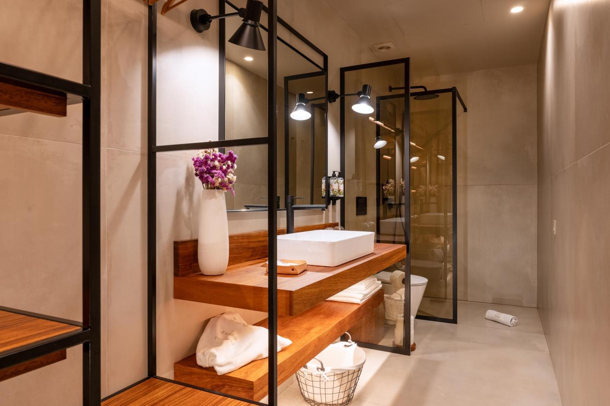 Dourwin - Riverside Suites - Adults Only Penafiel Room photo